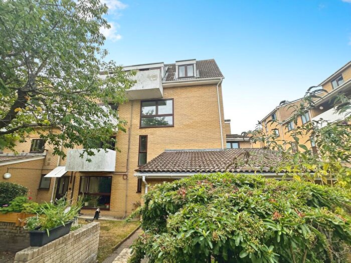 2 Bedroom Flat For Sale In Frogmore, Fareham, PO14