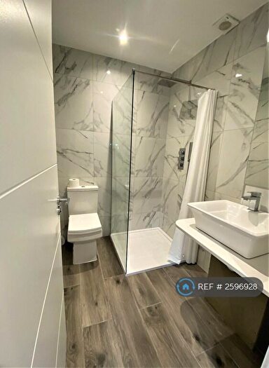 3 Bedroom Flat To Rent In Torcroft, London, NW4