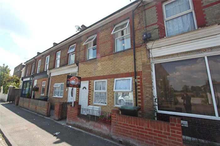 1 Bedroom Flat To Rent In Dover Road, Northfleet, Gravesend, Kent, DA11