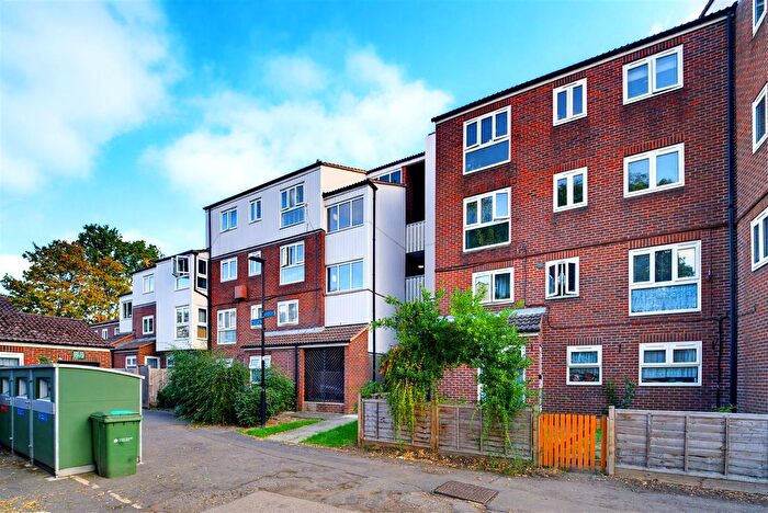 1 Bedroom Flat For Sale In Swinfield Close, Feltham, Hounslow, TW13