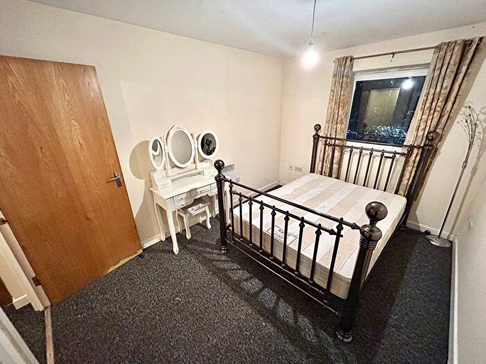 2 Bedroom Flat To Rent In Chamberlain Close, Ilford, IG1
