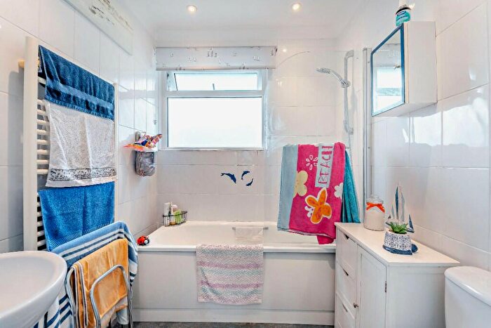 2 Bedroom Detached Bungalow For Sale In Lansdowne Road, Littlehampton, West Sussex, BN17