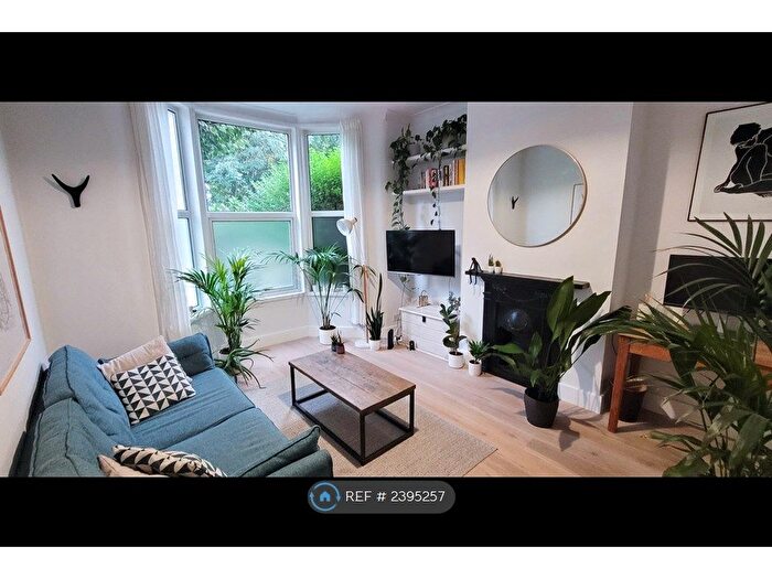 2 Bedroom Flat To Rent In Leyton, London, E10