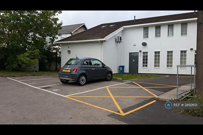 2 Bedroom Flat To Rent In Commercial St, Cwmbran, NP44