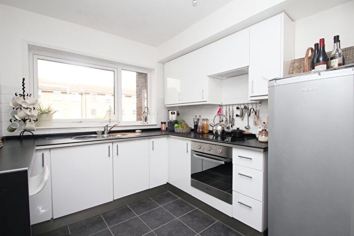 1 Bedroom Flat To Rent In Uxbridge Road, Kingston Upon Thames, KT1