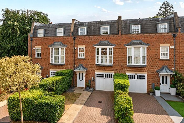 4 Bedroom Terraced House For Sale In Haines Court, Weybridge, KT13