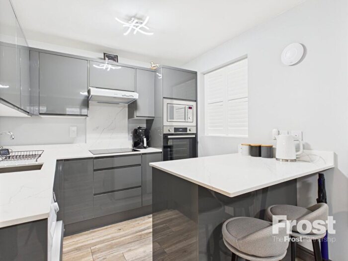 1 Bedroom Apartment For Sale In Maplin Park, Langley, Berkshire, SL3