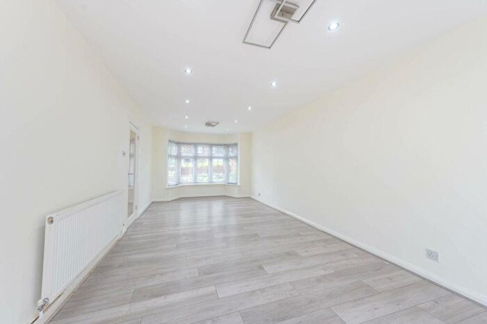 4 Bedroom Semi-Detached House To Rent In Sudbury Court Road, Harrow, HA1