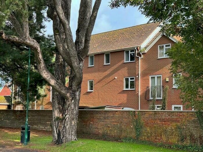 2 Bedroom Town House To Rent In Park View Mews, Station Road, New Milton, Hampshire., BH25