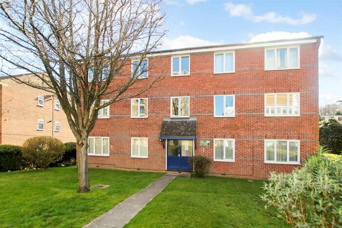 1 Bedroom Flat To Rent In Arlington Court, Haywards Heath, RH16
