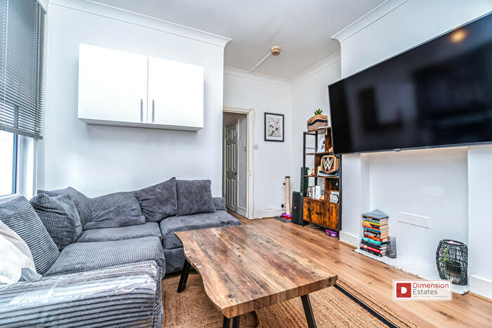 3 Bedroom Flat To Rent In Newport Road, Leyton, London, E10