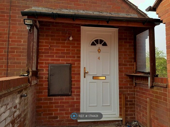 Studio To Rent In Langstone Court, Aylesbury, HP20