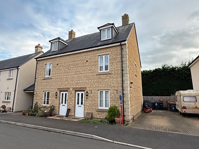 3 Bedroom Semi Detached House For Sale In Station Road, Calne, SN11