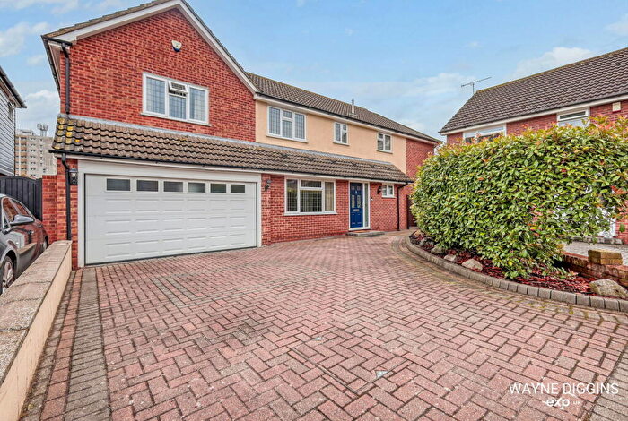 5 Bedroom Detached House For Sale In Cherrydown, Grays, RM16