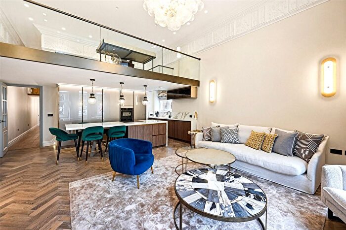 3 Bedroom Flat To Rent In Cadogan Square, London, SW1X