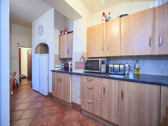 6 Bedroom House To Rent In Barrfield Road, Salford, M6