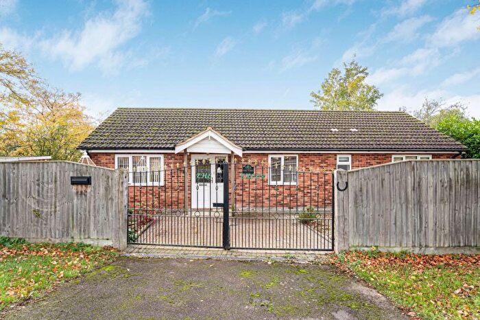 3 Bedroom Bungalow For Sale In Shelley Drive, Bletchley, Milton Keynes, MK3