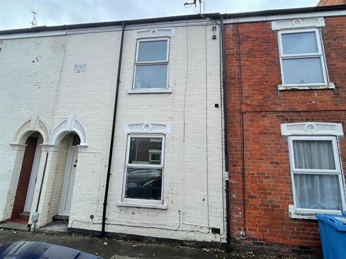 3 Bedroom House To Rent In Field Street, Hull, HU9