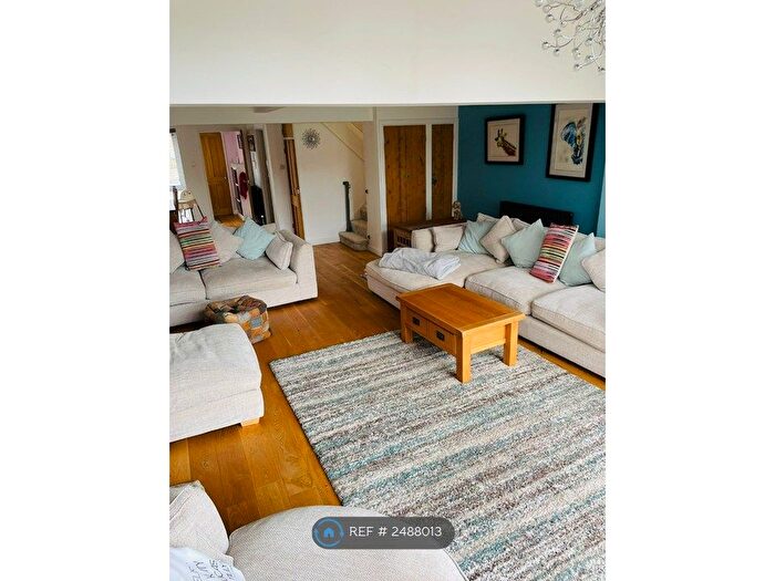 3 Bedroom Terraced House To Rent In Roundhead Drive, Thame, Oxfordshire, OX9