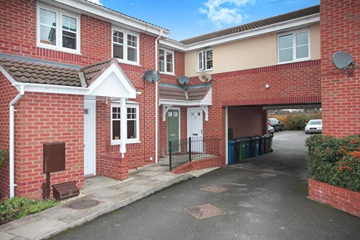 2 Bedroom Flat To Rent In Lychgate Close, Glascote, Tamworth, Staffordshire, B77