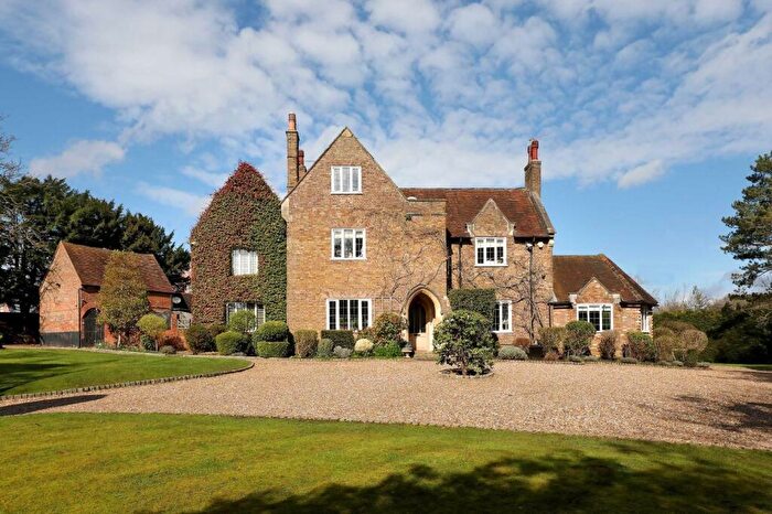 5 Bedroom Detached House For Sale In Long Grove, Seer Green, Beaconsfield, Buckinghamshire, HP9