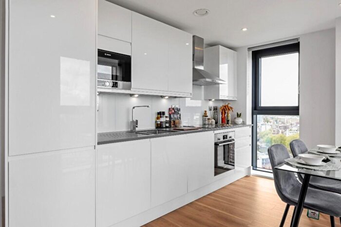 2 Bedroom Flat To Rent In Castle Park View, Castle Street, Bristol, BS2