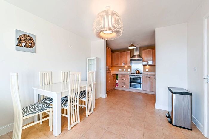 2 Bedroom Flat To Rent In Dockside Court, Clapton, London, E5