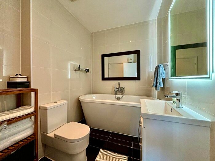 2 Bedroom Apartment For Sale In Spencer Street, Birmingham, B18