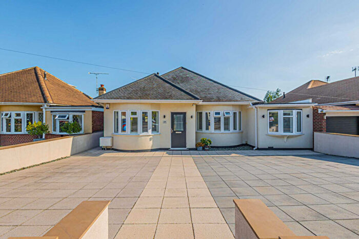 3 Bedroom Detached Bungalow For Sale In Park View Drive, Leigh-on-sea, SS9