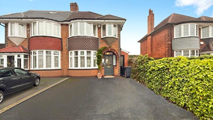 3 Bedroom Semi Detached House For Sale In Upper Meadow Road, Quinton, Birmingham, B32
