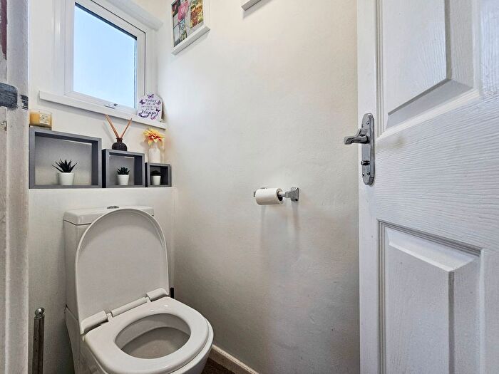 3 Bedroom End Of Terrace House For Sale In Heol Aberwennol, Borth, SY24