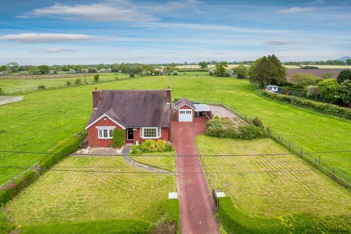 3 Bedroom Bungalow To Rent In Giantswood Lane, Somerford Booths, CW12