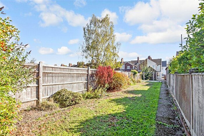 3 Bedroom End Terrace House For Sale In Lavender Hill, Tonbridge, Kent, TN9