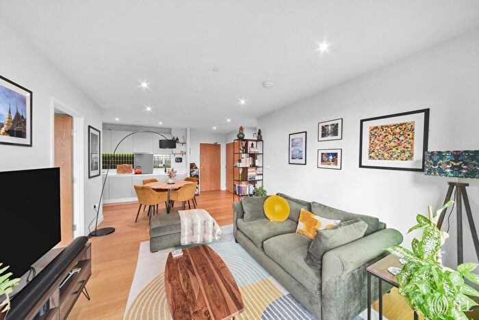 2 Bedroom Apartment For Sale In Hale Wharf Ferry Lane, N17