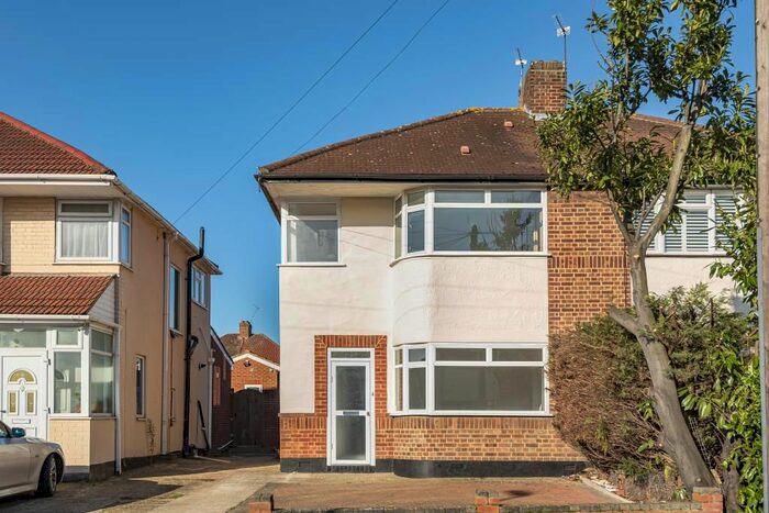 3 Bedroom Semi-Detached House To Rent In Stanmore, Greater London, HA3