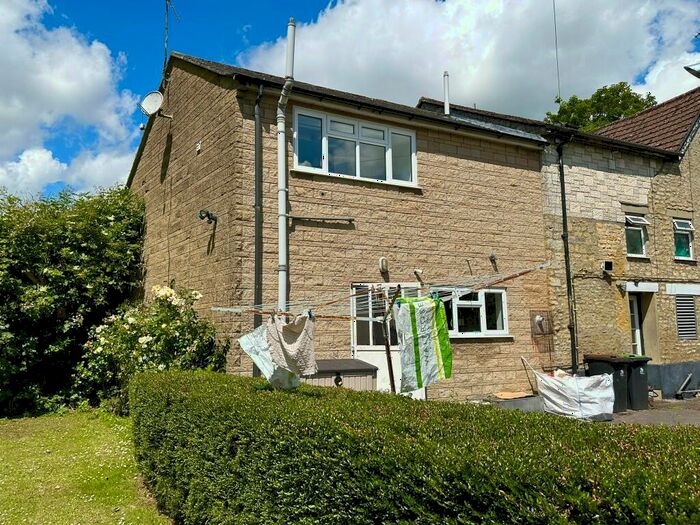 1 Bedroom Flat To Rent In High Street, Gillingham, Dorset, SP8