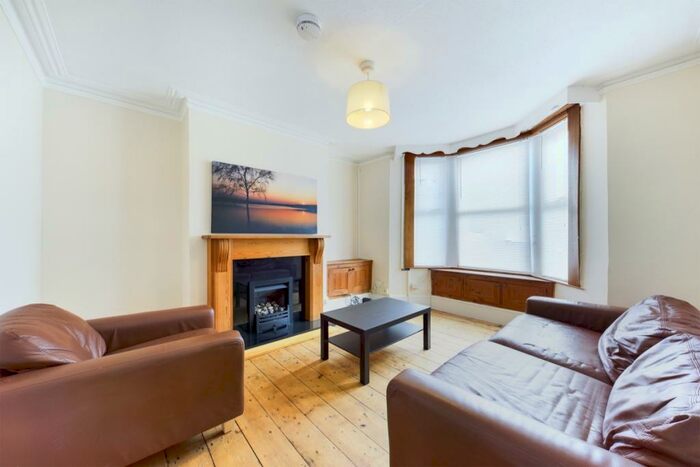 4 Bedroom House To Rent In London Road, Far Cotton, Northampton, NN4