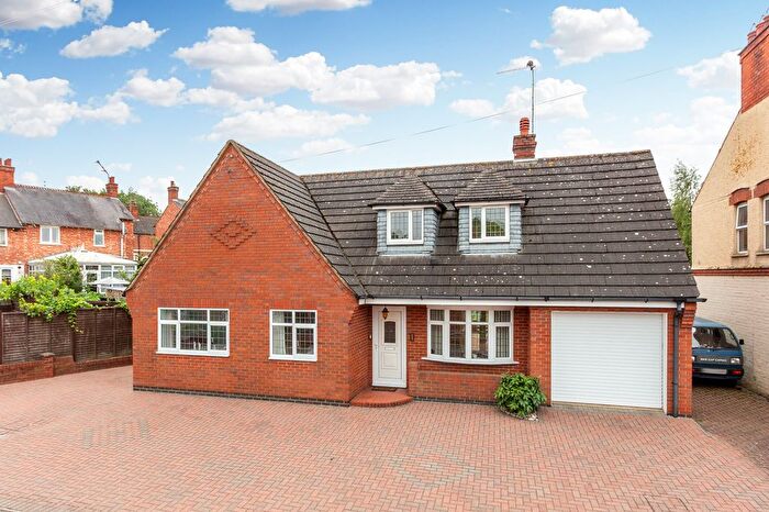 3 Bedroom Detached House For Sale In Woodland Road, Rushden, NN10