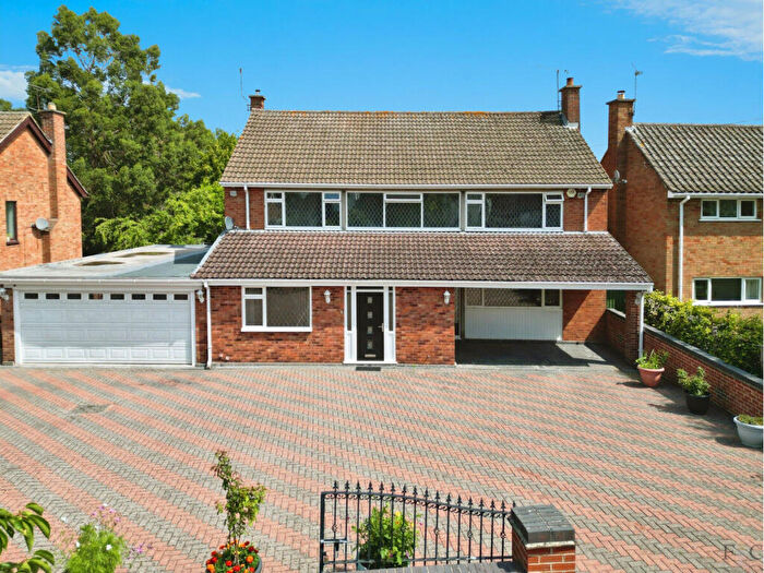5 Bedroom Detached House For Sale In Manor Road Extension, Leicester, LE2