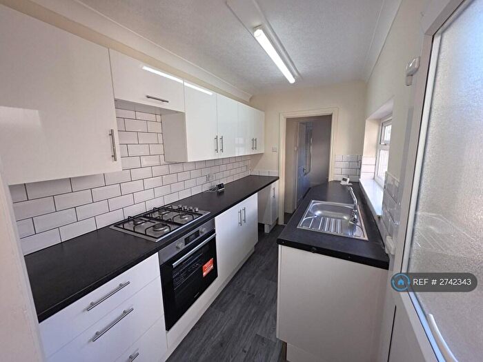 3 Bedroom Semi-Detached House To Rent In Ashby High St, Scunthorpe, DN16