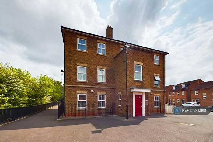 2 Bedroom Flat To Rent In Arncott Way, Aylesbury, HP19