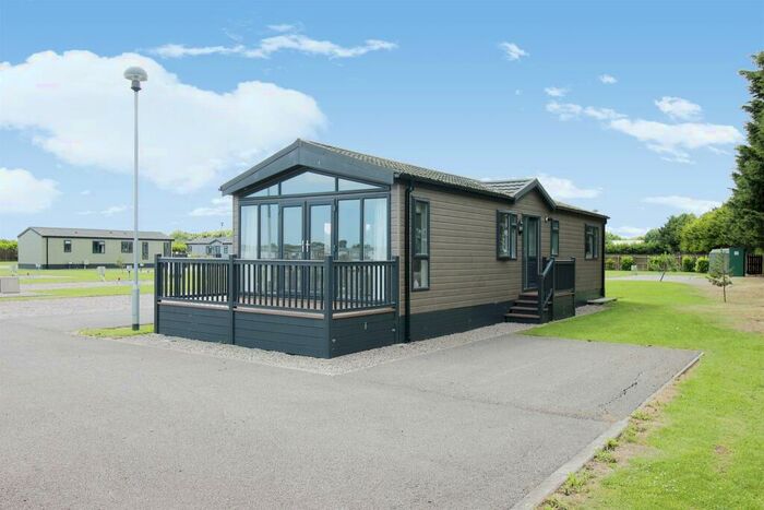 2 Bedroom Lodge For Sale In Walls Lane, Ingoldmells, Skegness, PE25