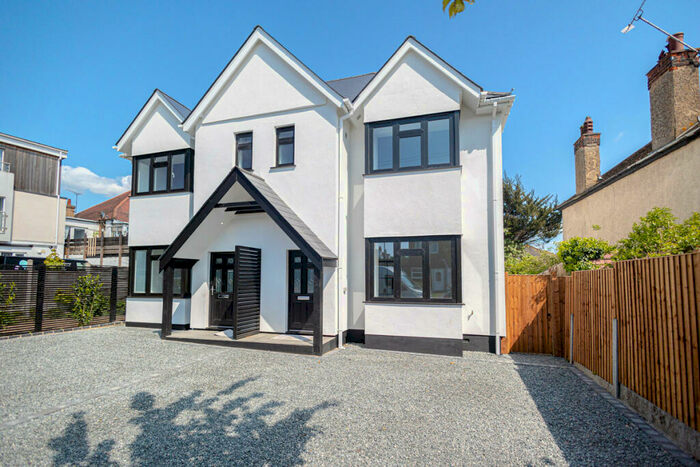 3 Bedroom Semi-Detached House To Rent In Crescent Road, Leigh-on-sea, SS9