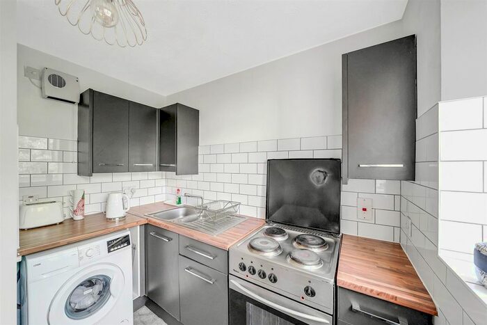 1 Bedroom Flat For Sale In Higham Station Avenue, London, E4
