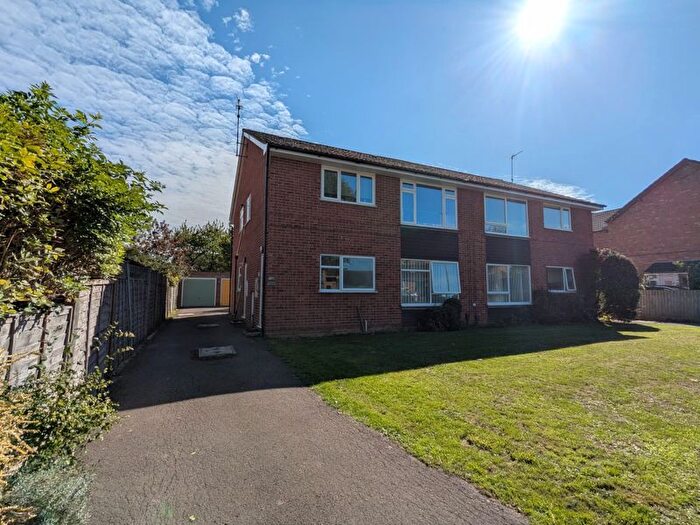 2 Bedroom Maisonette To Rent In Dinglewell, Gloucester, GL3