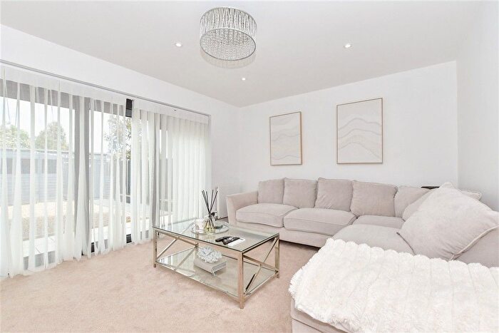 4 Bedroom Town House For Sale In Commodores Close, Minster-On-Sea, Kent, ME12