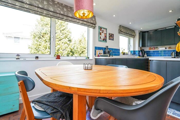 2 Bedroom Apartment To Rent In Hammond Court College Lawn, GL53