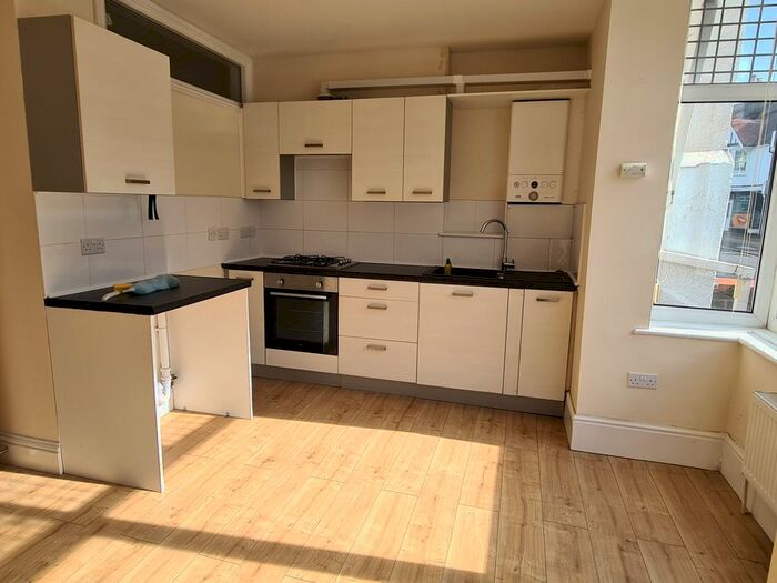 2 Bedroom Flat To Rent In Fortescue Road, Paignton, TQ3