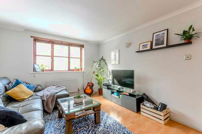 1 Bedroom Flat To Rent In Sugar Loaf Walk, Bethnal Green, E2