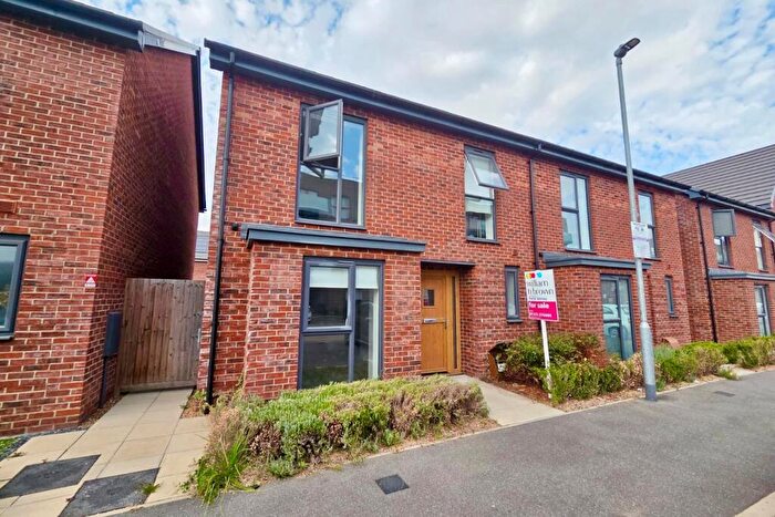 4 Bedroom Semi-Detached House For Sale In Dovestone Close, West Thurrock, Grays, RM20
